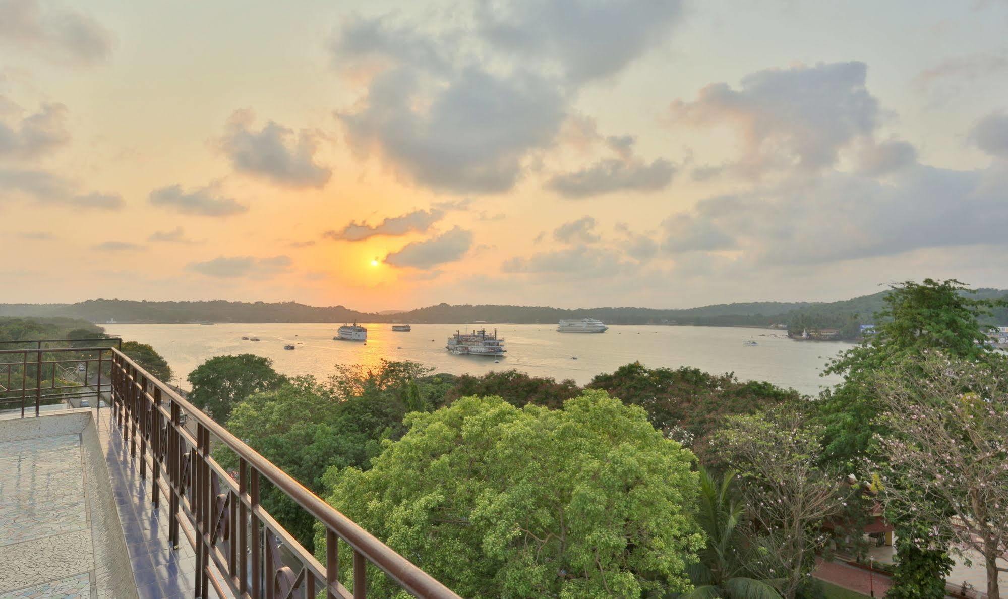 Hotel Mandovi Panaji Extérieur photo